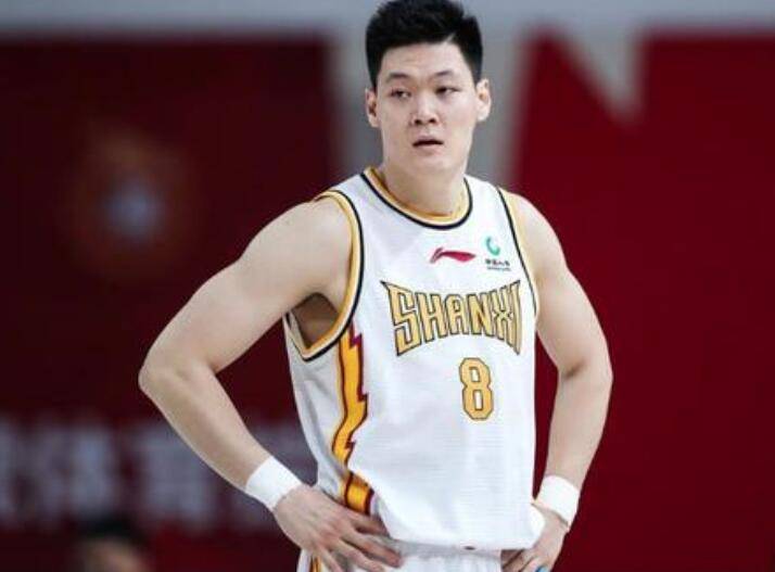 老将坚持打完最后一分钟（老将拼到终场最后一秒）