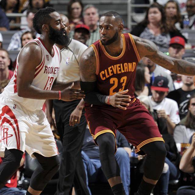 多纳鲁马身价上涨500万至4500万欧，领跑世界门将身价榜（多纳鲁马身价升至4500万欧，较前增500万，登顶全球门将身价榜）