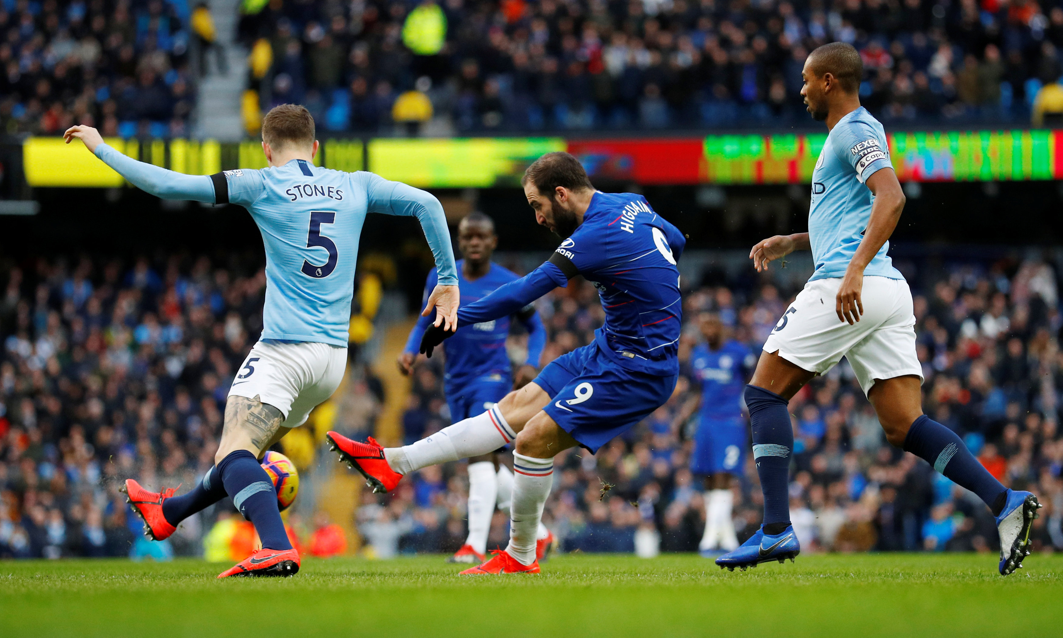 申军：二转前出现经济困难；球员从这走向豪门也是西海岸成功（申军：二转前财政吃紧；把球员送往豪门同样是西海岸的成功）