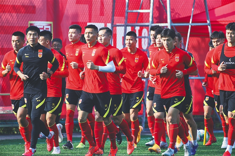 逆天，挪威甲门将点球大战一脚将摆好的球踢走以干扰对方（挪威甲点球大战现争议：门将一脚踢走摆好的球干扰对手）