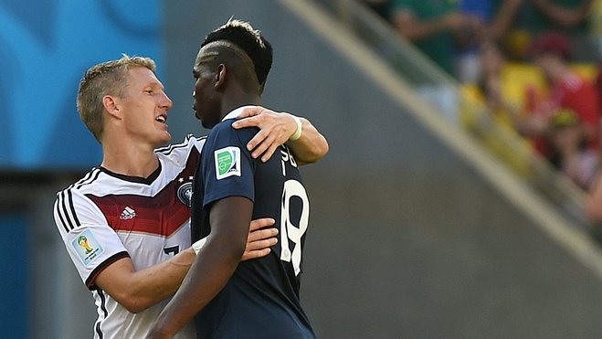 亚泰为客场全勤球迷颁发纪念证书，谭龙、徐浩峰等人参与颁奖（亚泰向客场全勤球迷颁发纪念证书，谭龙、徐浩峰等出席颁奖）