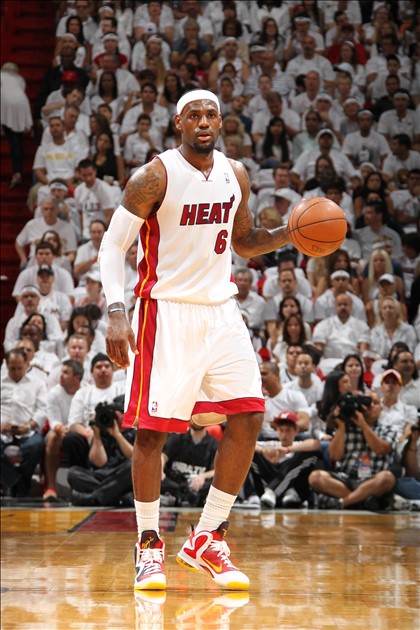 库里：我又不能从别人头顶飞过去，所以必须打得更有技巧（库里：跳不过对手，只能靠技巧取胜）