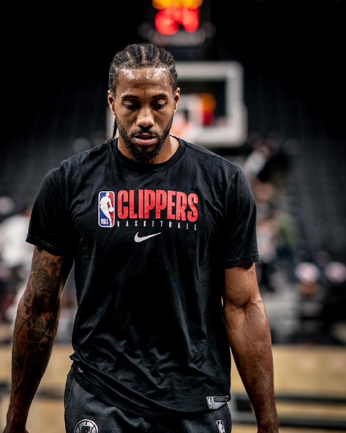 连输米兰马竞，齐沃赛后在更衣室与马洛塔和奥西利奥紧急开会（不敌米兰与马竞后，齐沃赛后更衣室紧急与马洛塔、奥西利奥会谈）