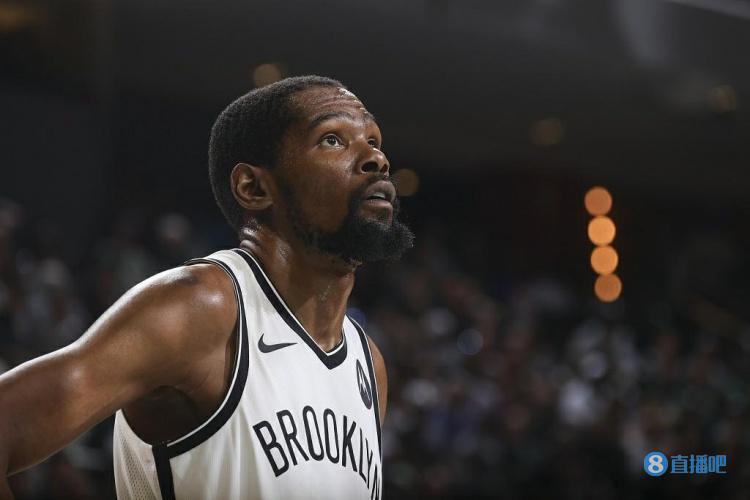 从手足无措到游刃有余，齐达内在公园学着踢毽子（齐达内公园踢毽子：从生疏到娴熟）