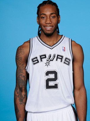 贾顺浩获英国杰出校友奖：盼更多中国年轻球员或教练继续开拓（贾顺浩荣膺英国杰出校友奖，期待更多中国青年球员与教练勇于开拓）