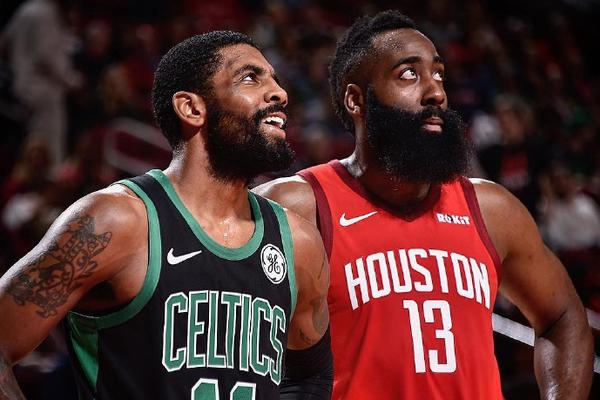 世体：预计有3400名法兰克福球迷远征巴萨，其中1000人没票（世体：法兰克福预计有3400名球迷赴巴萨客场，其中1000人无票）