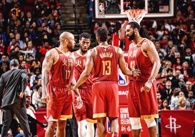 邮报：曼联等队关注赫塔小将艾希霍恩，他被拿来与克罗斯比较（邮报：曼联等队考察赫塔小将艾希霍恩，外界将其比作克罗斯）