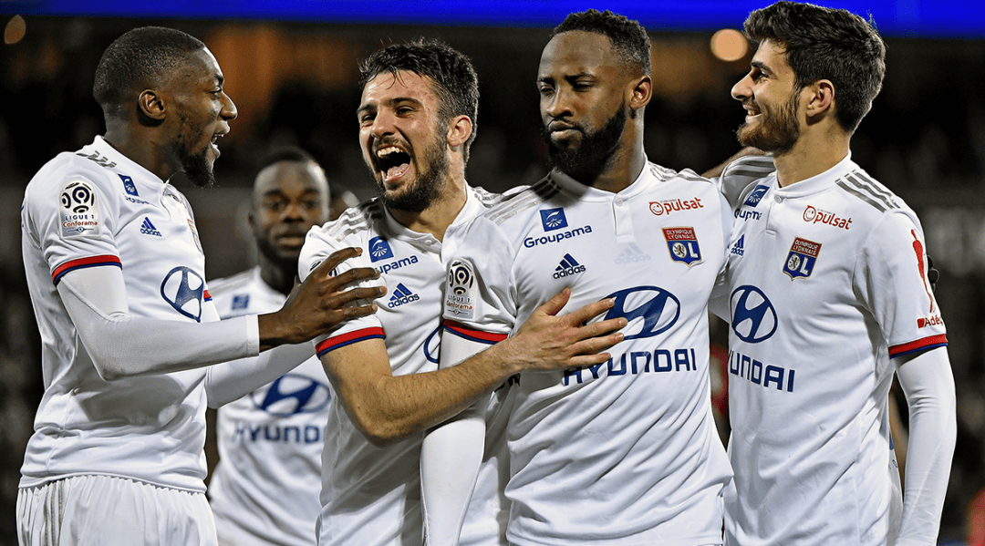 WTT总决赛：王楚钦／孙颖莎战胜印度组合，收获赛事开门红（WTT总决赛首战告捷：王楚钦／孙颖莎击败印度组合）