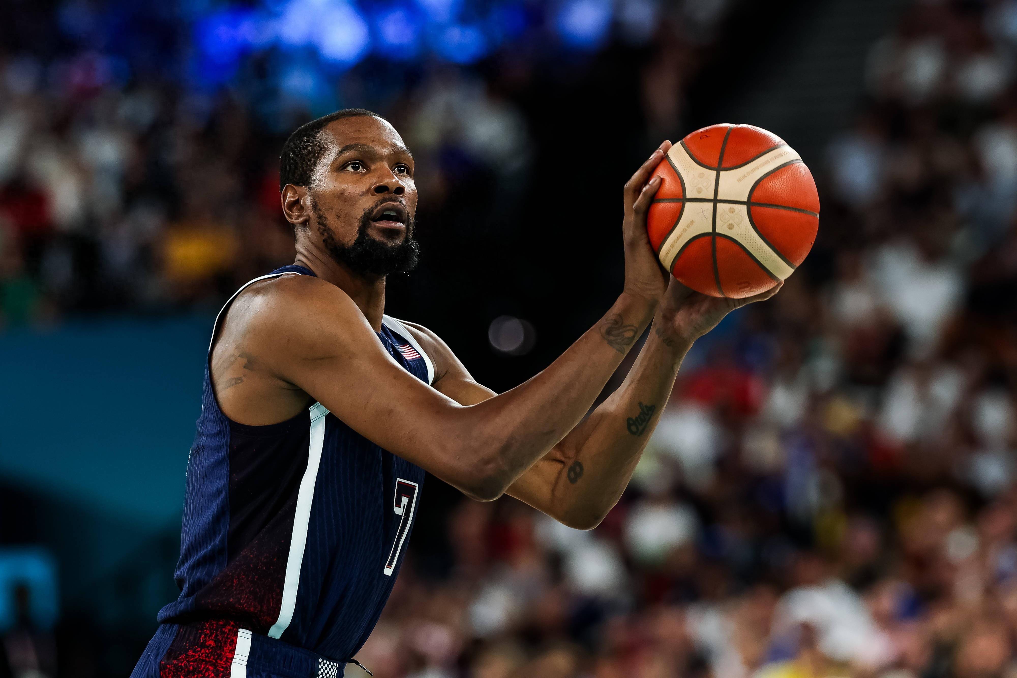 伦纳德谈保罗被裁：很震惊，喜欢和他交流如何提升球队的表现（伦纳德谈保罗被裁：非常意外，常与他探讨如何提升球队）