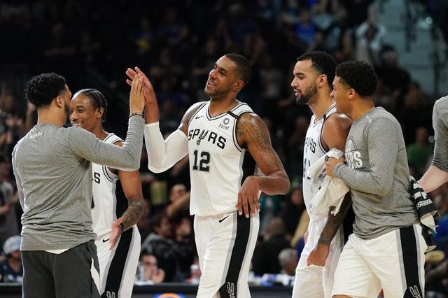 FC26美丽足球：维蒂尼亚、德容领衔，金外脚背夸雷斯马在列（FC26唯美球风：德容、维蒂尼亚领衔，外脚背大师夸雷斯马上榜）