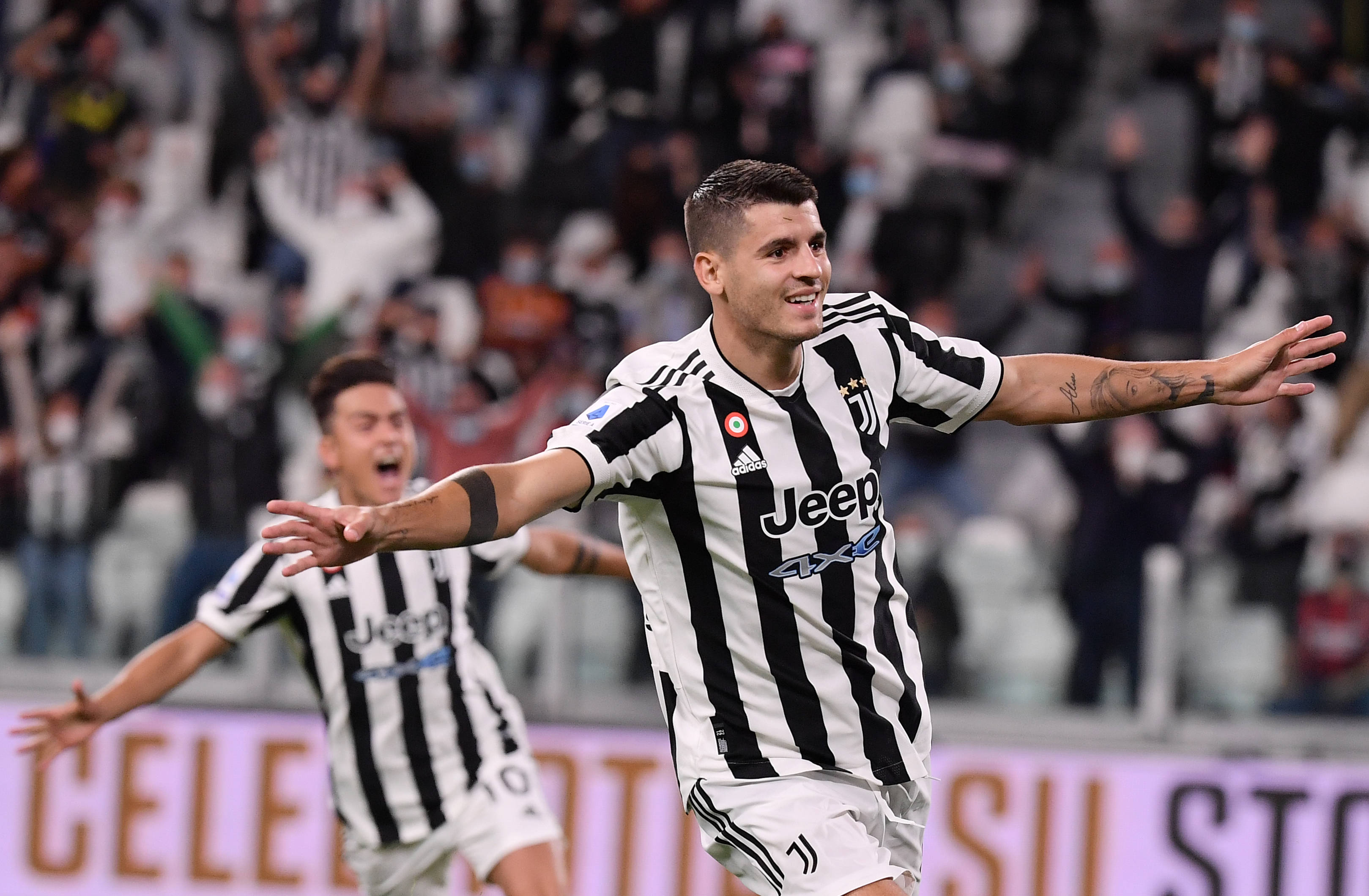 篮球湖人主力球员场上状态火热（湖人主力状态火爆，赛场火力全开）