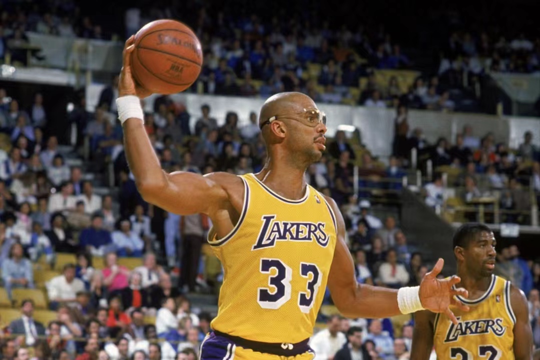 卡莱尔：其他老将遇到我们这样的情况会装病，西卡却全力以赴（卡莱尔：换作其他老将或装伤避战，西卡仍拼尽全力）