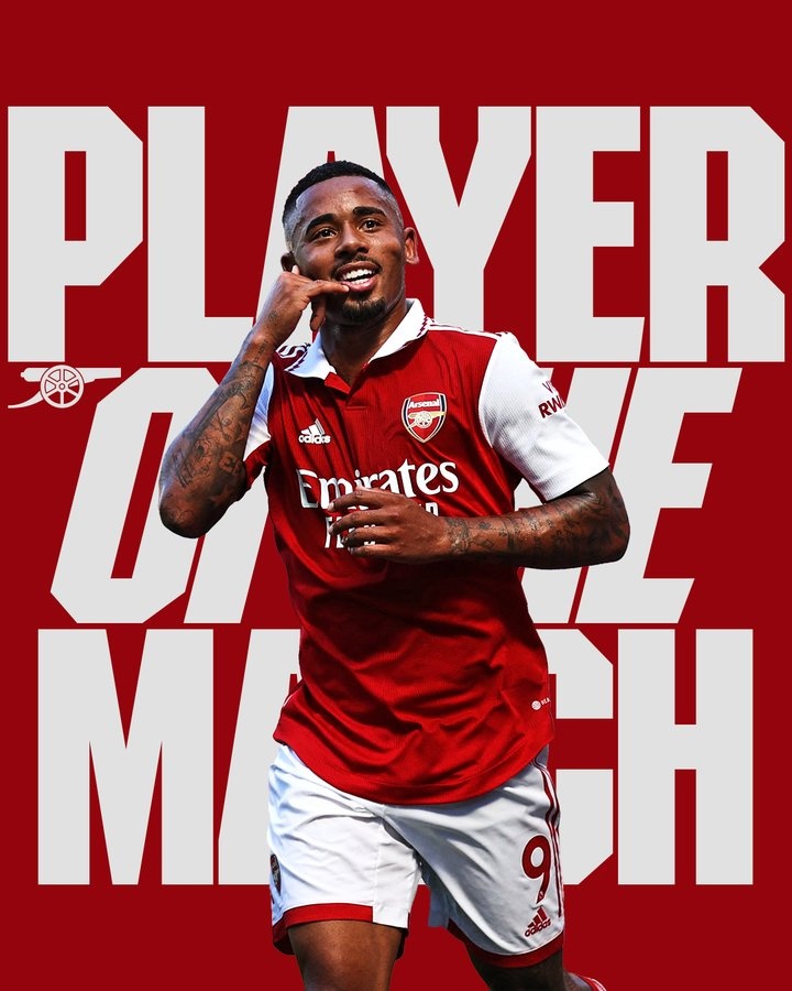 齐达内访华与樊振东互动，展现球技，赞其乒乓球成就，两人友好交流，共话皇马。（齐达内访华与樊振东同台互动，秀球技点赞其乒乓成就，友好交流共话皇马）