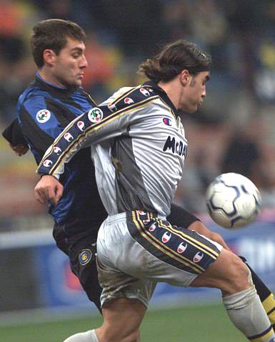 足球中超前锋获月最佳，进球效率惊人（中超锋霸当选月度最佳，破门效率爆表）